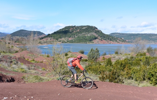 Tour of Salagou lake 