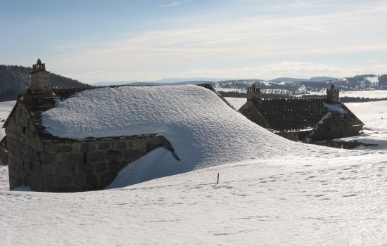 les hameaux ensevelis sous la neige